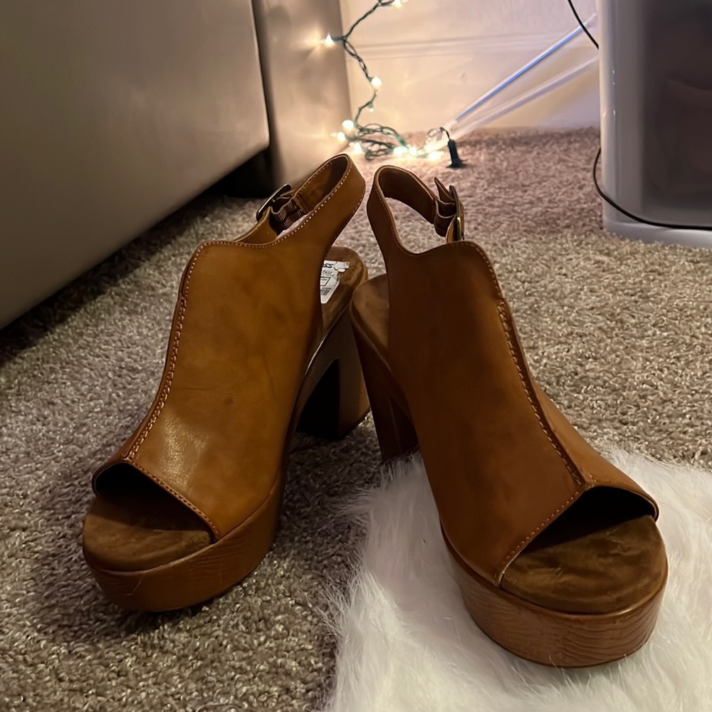Nude Heals Brand new size 11
